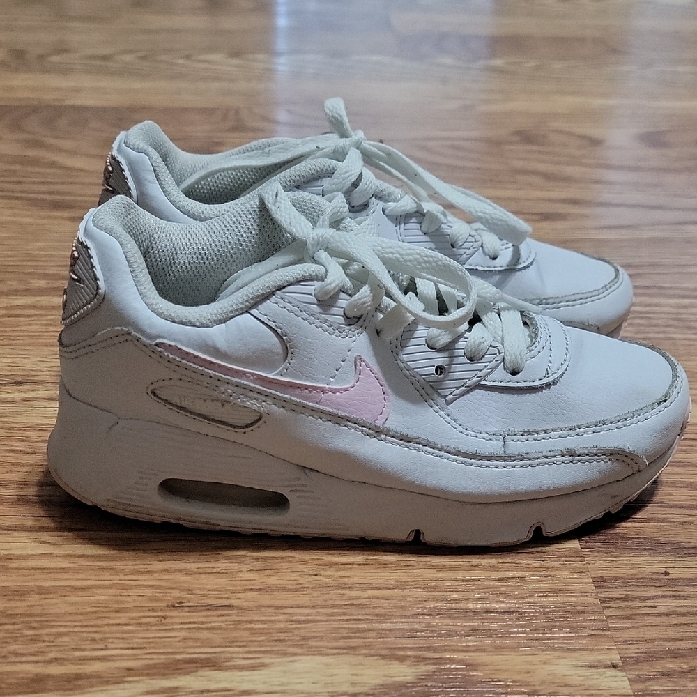 Nike Kids Air Max in White and Pink